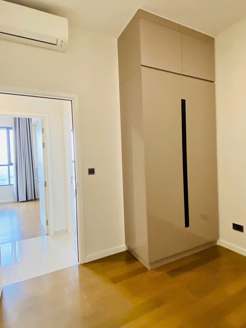 타오디엔 Fraser Q2 3침실 12층 월세 사진 2 |  |  |