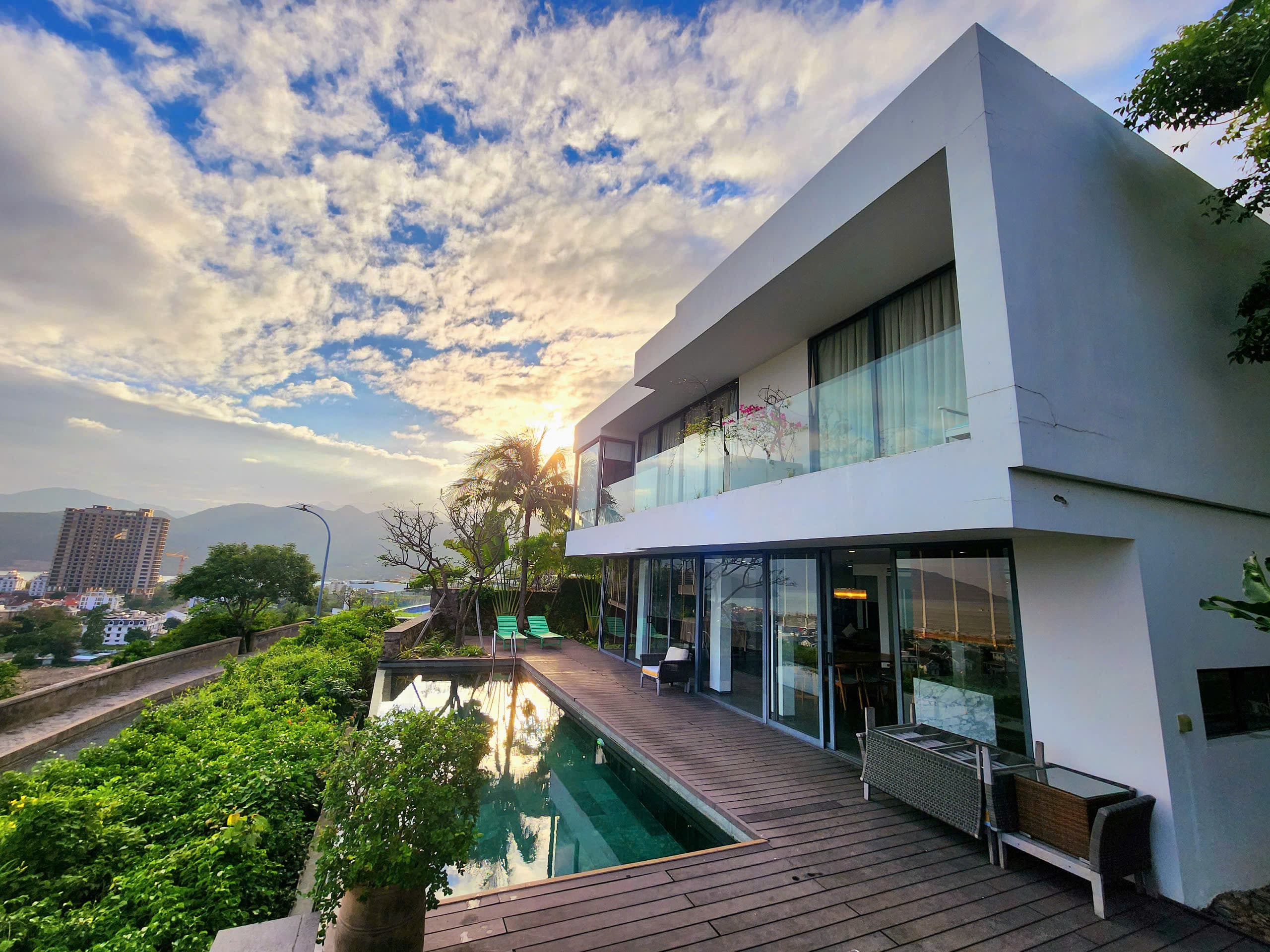 Villa B6 Pho Bien, Khu biet thu Ocean Front Anh Nguyen, TRONG SAN 빌라 단기숙박 사진 2