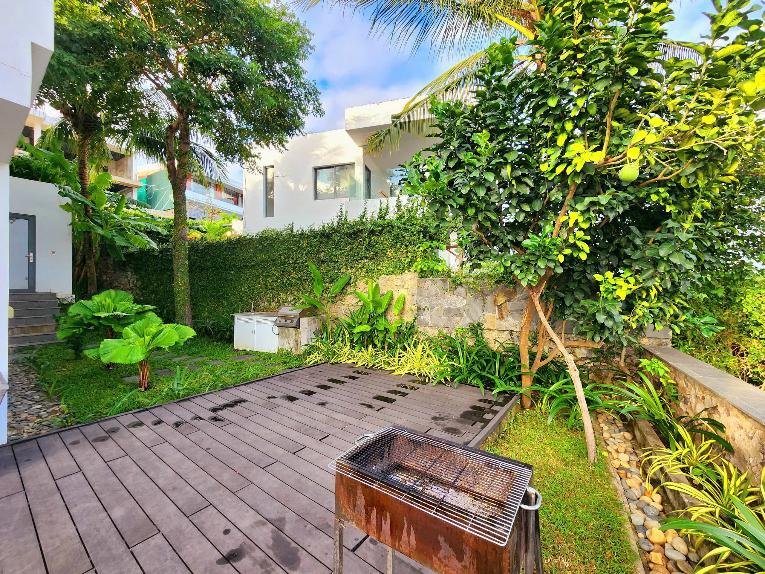 Villa B6 Pho Bien, Khu biet thu Ocean Front Anh Nguyen, TRONG SAN 빌라 단기숙박 사진 3 |
