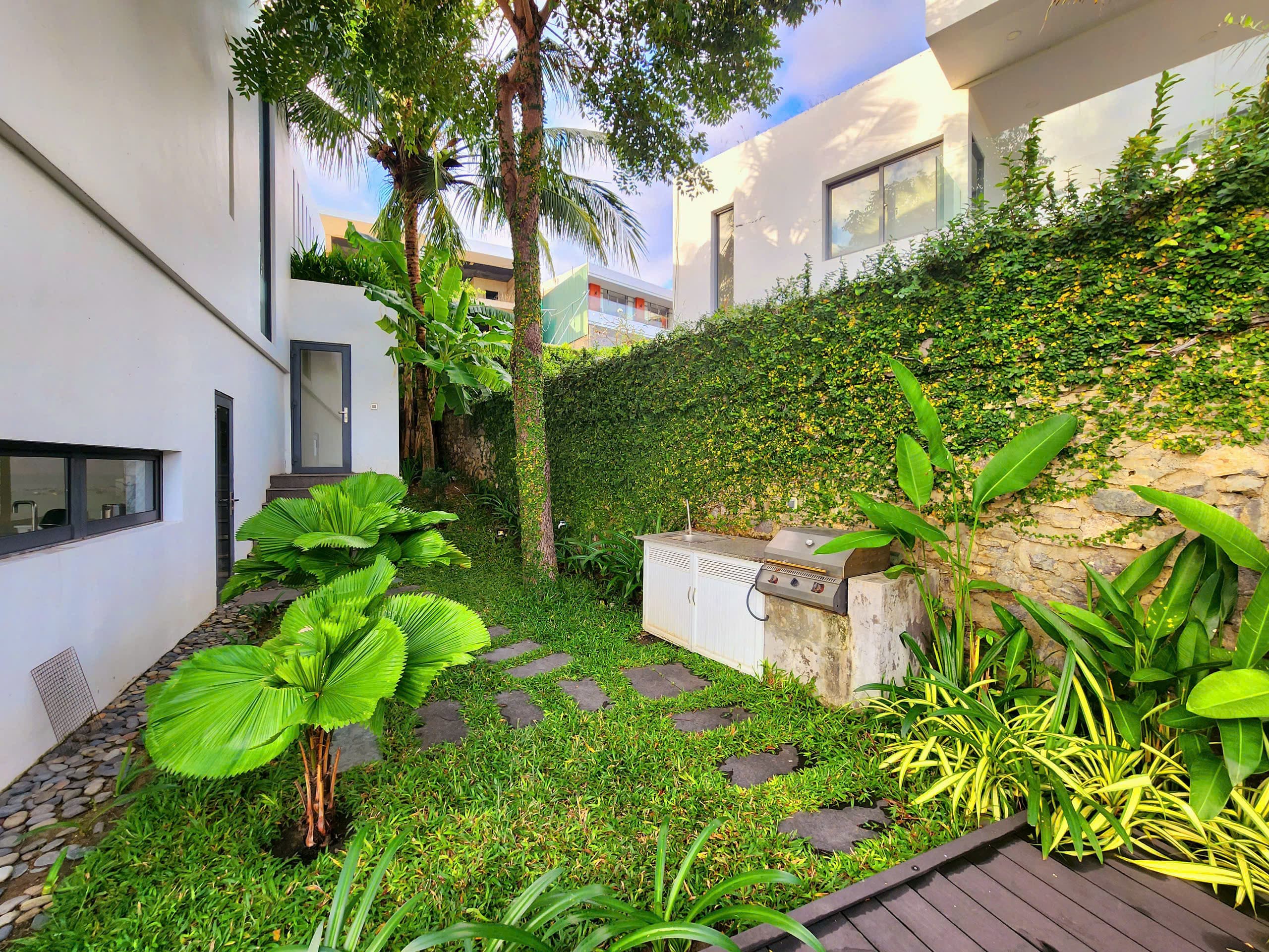 Villa B6 Pho Bien, Khu biet thu Ocean Front Anh Nguyen, TRONG SAN 빌라 단기숙박 사진 4 |