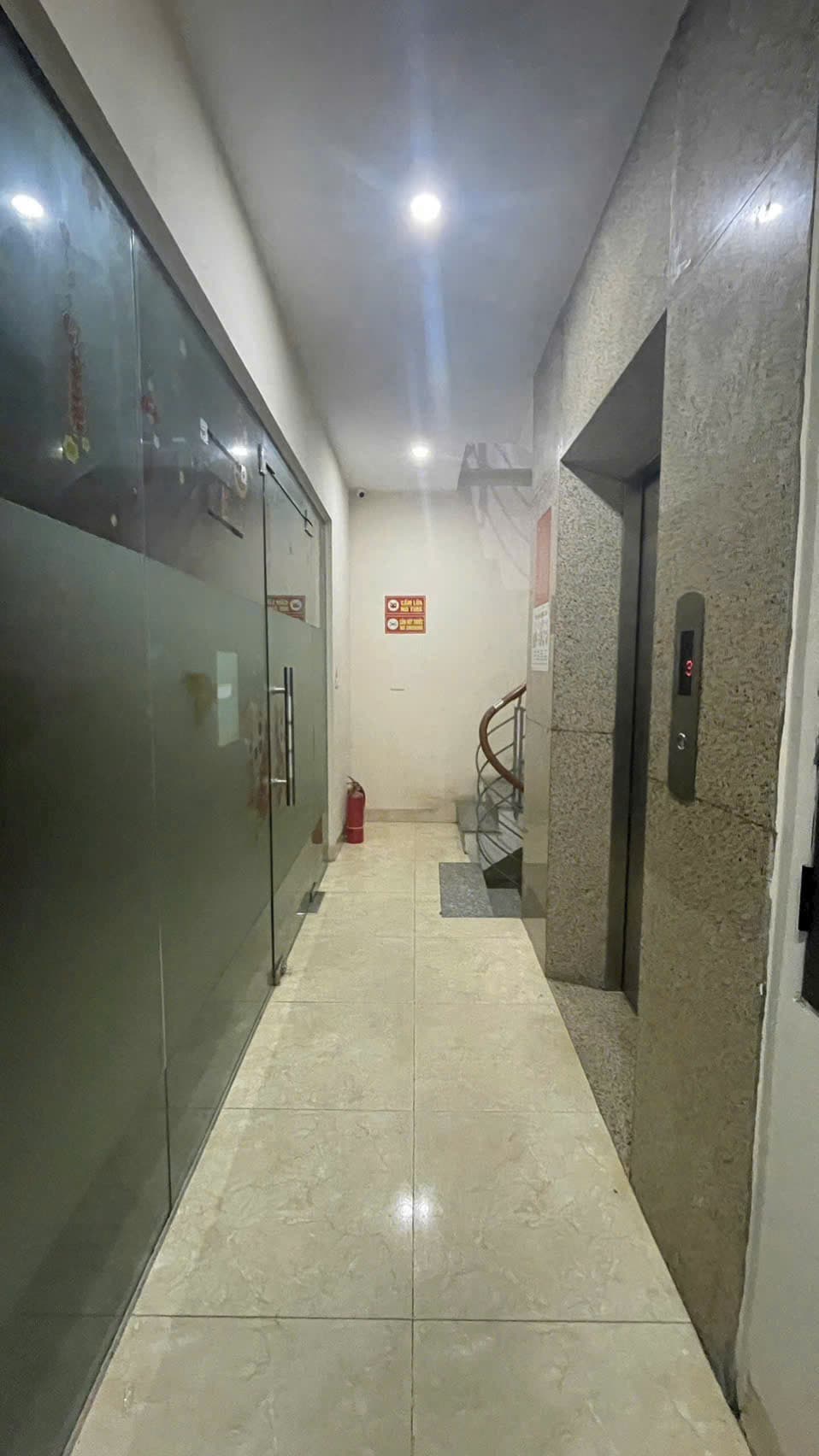 🏢 레꽝다오 8번 골목 사무실 임대 사무실 임대 사진 2 |