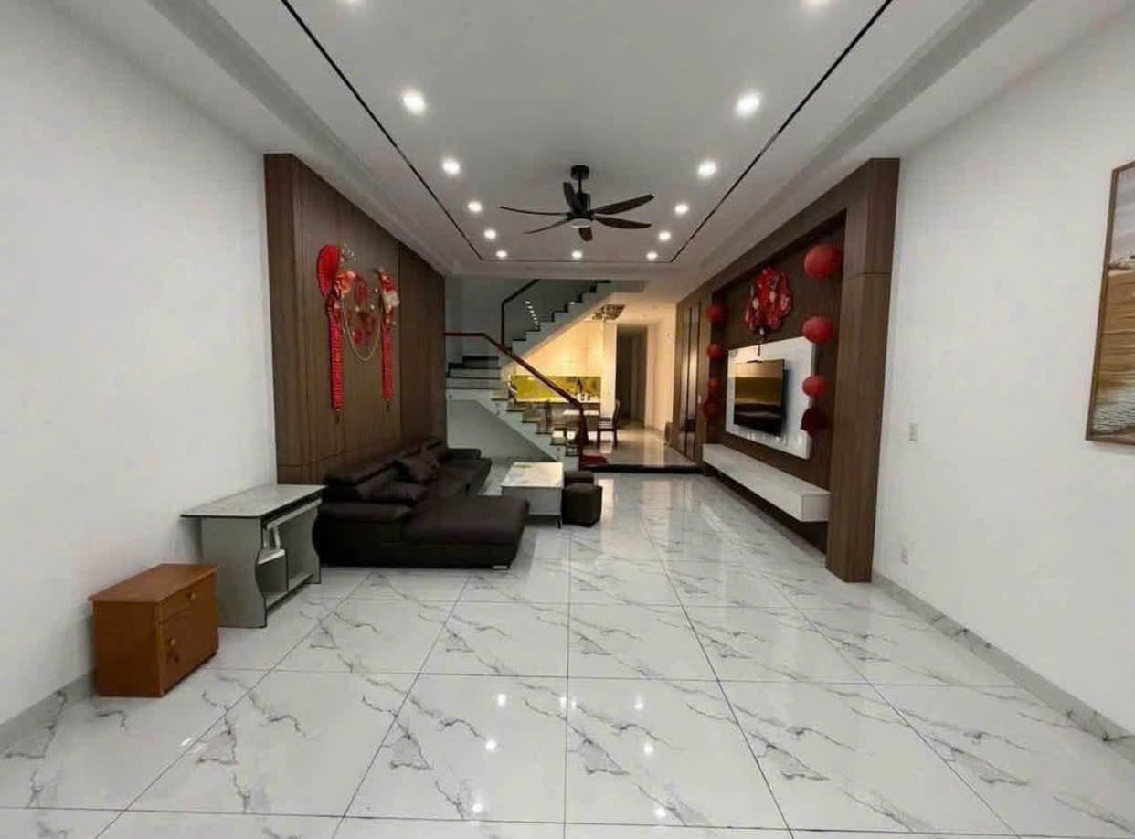 🏡 3층 단독주택 임대 월세 매물 사진 1