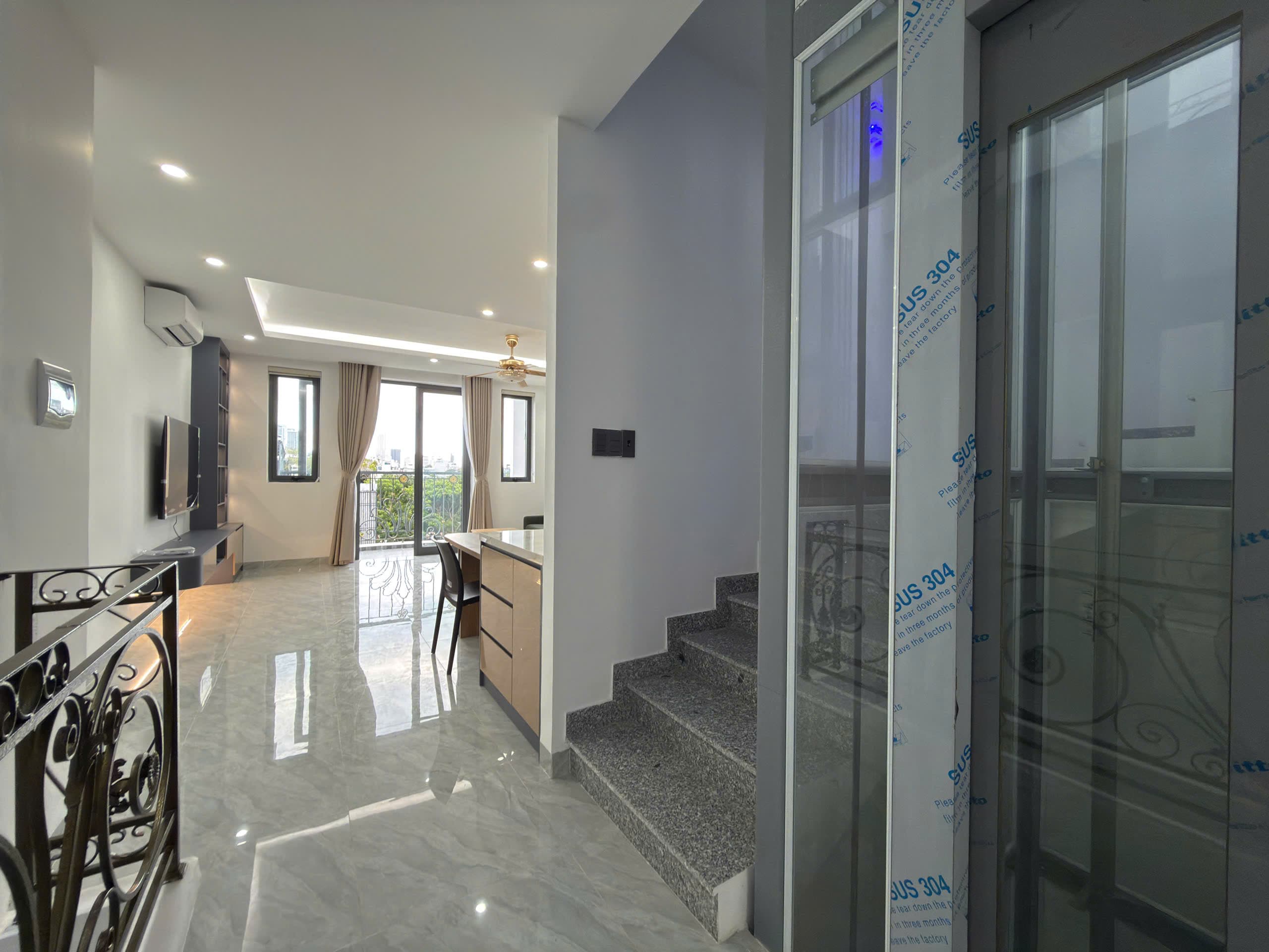 하 꽝 1 펜트하우스 160m² 침실1 신축 풀옵션 사진 1 |