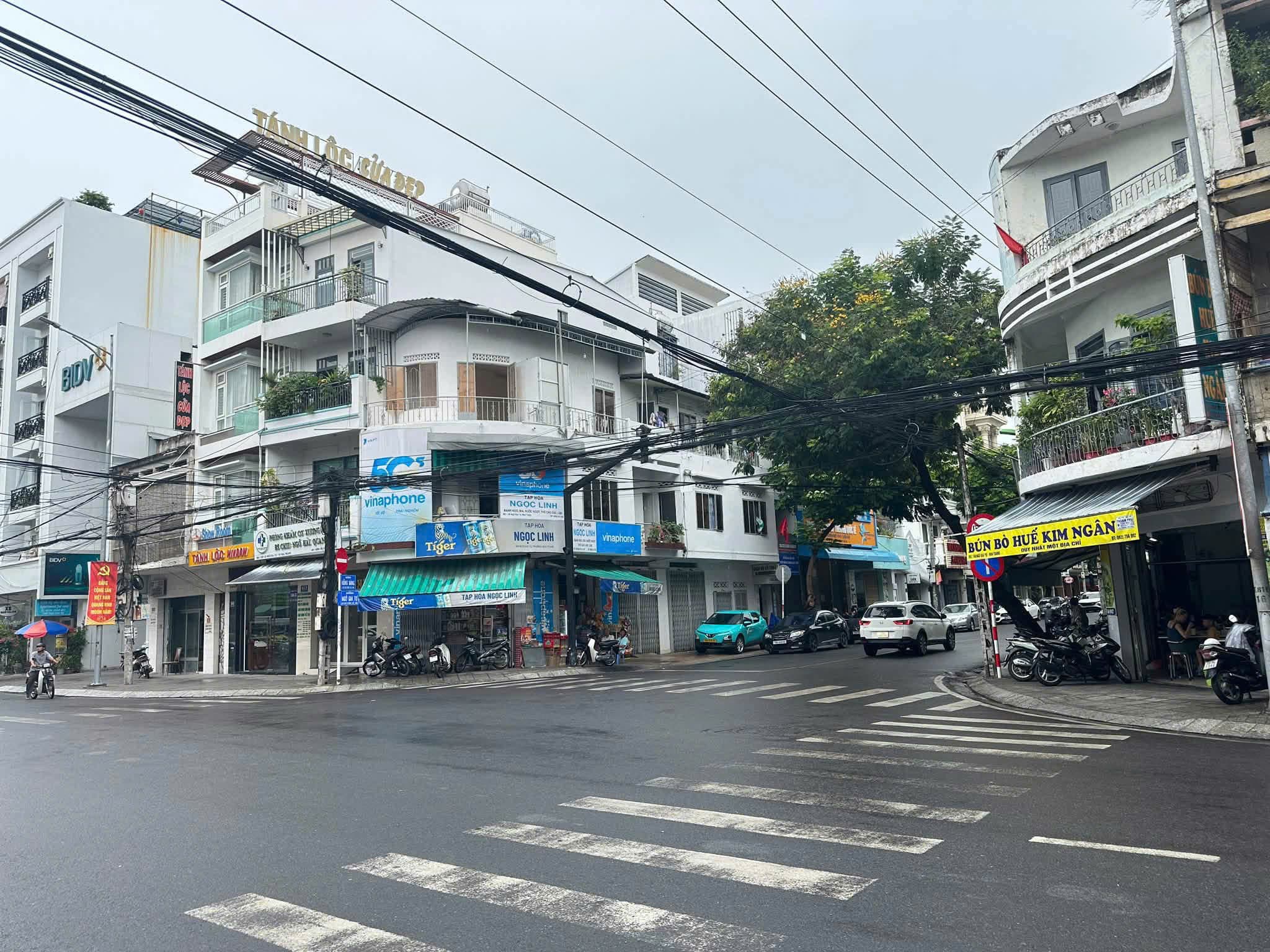 나트랑 Ngo Gia Tu 코너 상업용 3층 주택 임대 사진 1