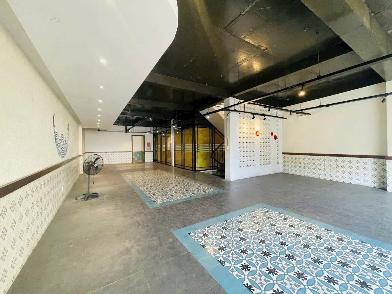 락롱꽌 대로변 상가 임대 247m² 사진 1