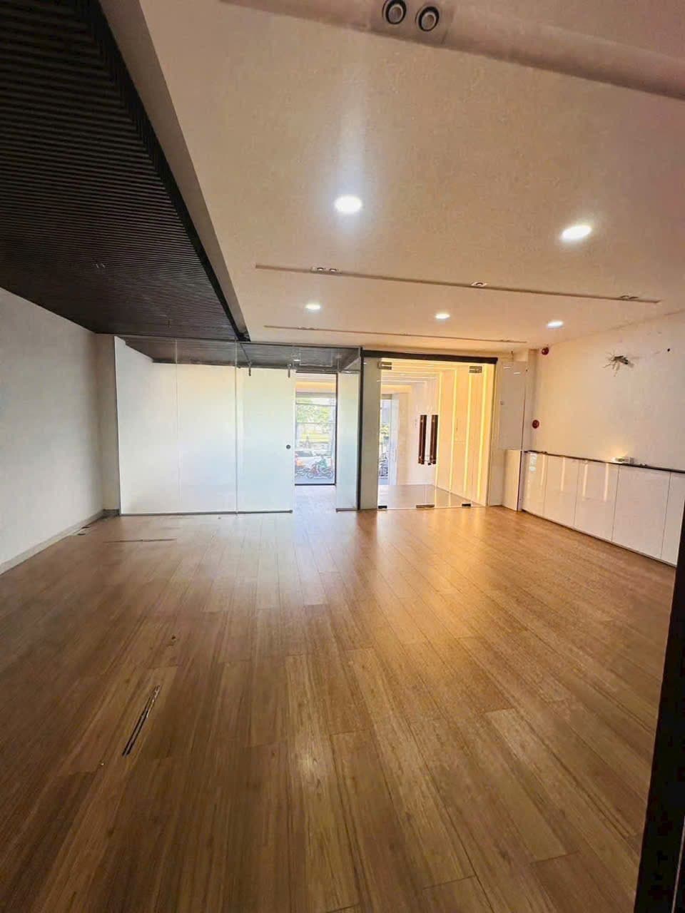 나트랑 중심 딘띠엔호앙 단독주택 임대 (지하주차장 포함) 사진 4 |  |