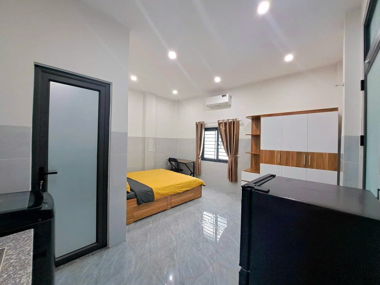 옹익키엠 2층 원룸 1침실 즉시 입주 사진 3 |  |