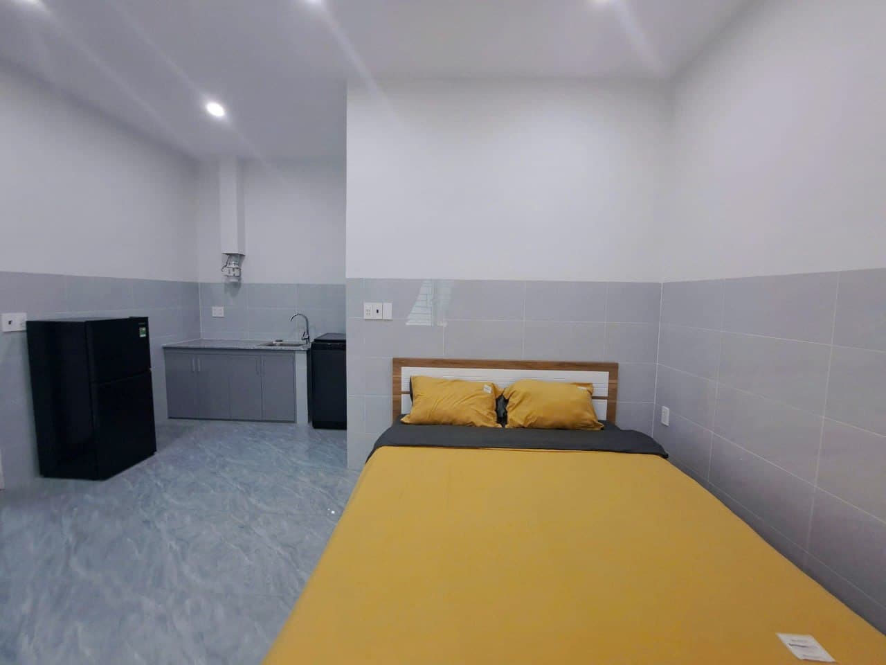 옹익키엠 2층 원룸 1침실 즉시 입주 사진 6 |  |