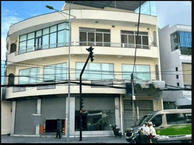 나트랑 담 시장 인근 | 코너 위치 · 2면 도로 · 전용 3층 · 장기 계약 가능