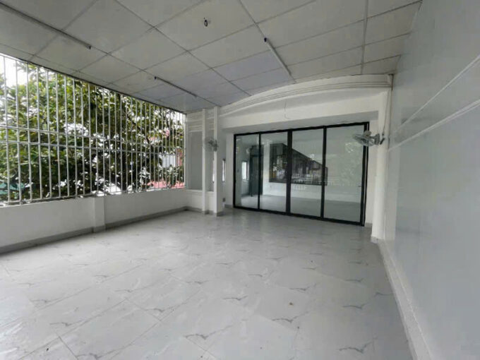 나트랑 중심가 메인 거리 4층 건물 임대 | 한인 거리 인근 · 다양한 업종 가능