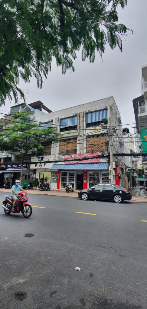 나트랑 도심 중심가 상가 임대 ㅣ 넓은 전면 · 구조 변경 가능