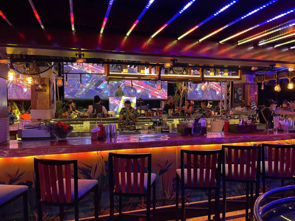 나트랑 서양인 거리 메인 도로 bar/pub 양도 ㅣ 외국인 관광객 많은 황금 상권!