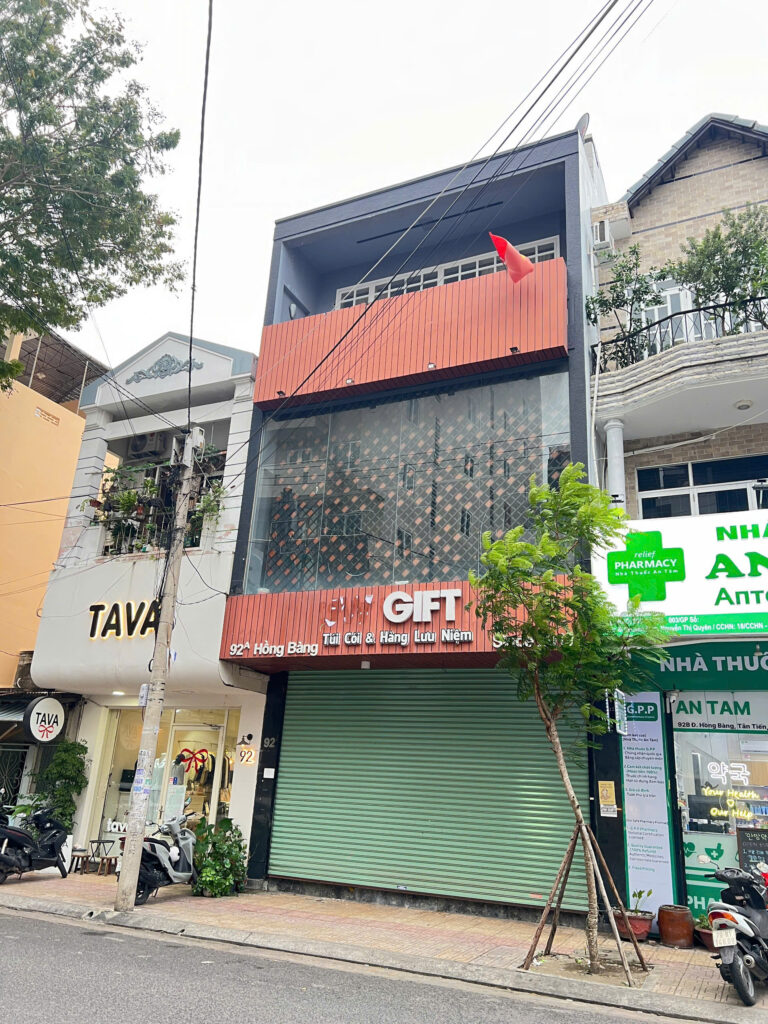 나트랑 시내 중심가 메인 도로 상가 임대 ㅣ 자유 업종 가능 . 주차 가능 . 장기계약