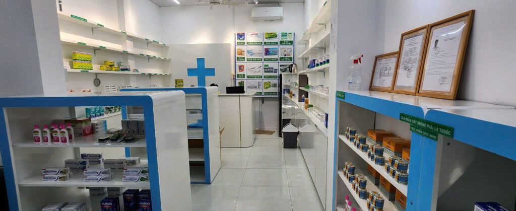 나트랑 유동 인구 많은 거리 운영 중인 신규 약국 양도양수 매물