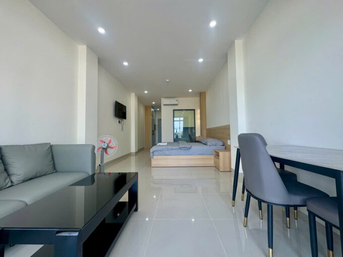 나트랑 도심 위치 발코니 있는 스튜디오 아파트 임대 ㅣ 풀옵션 . 반려동물 가능 . 단기 계약 추천