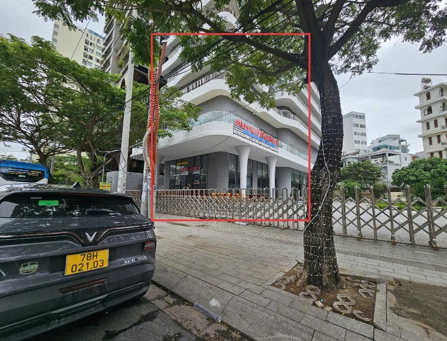 나트랑 쩐푸 해변 맞은편 상가 임대 l 넓은 공간 . 다양한 업종 무제한