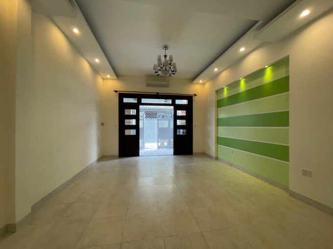 나트랑 비엣투 거리 인근 4층 단독주택 임대 – 바다 도보 300m / 사업 최적