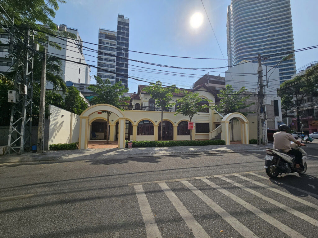 🏢 나트랑 Trinh Phong 대형 상가 임대 | 전면 15m · 400m² · 프리미엄 상권